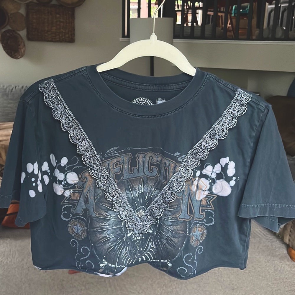 Cropped Affliction Tee